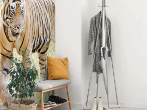 Outlet Bengaalse Tijger lopend in woud fotobehang Dieren