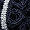 Online Donkere rozen met een diamanten ketting erop fotobehang Tienerkamer | Bloemen