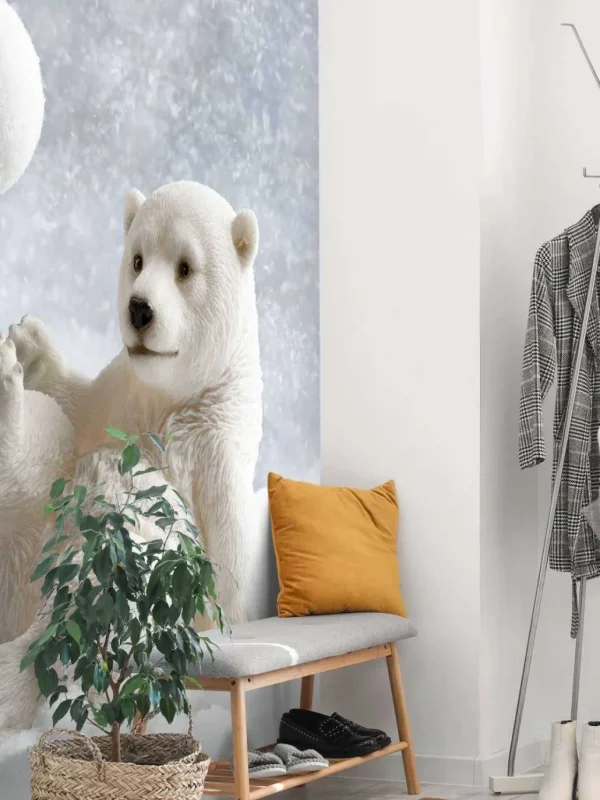 Outlet Een ijsbeer speelt met een sneeuwbal fotobehang Babykamer | Dieren