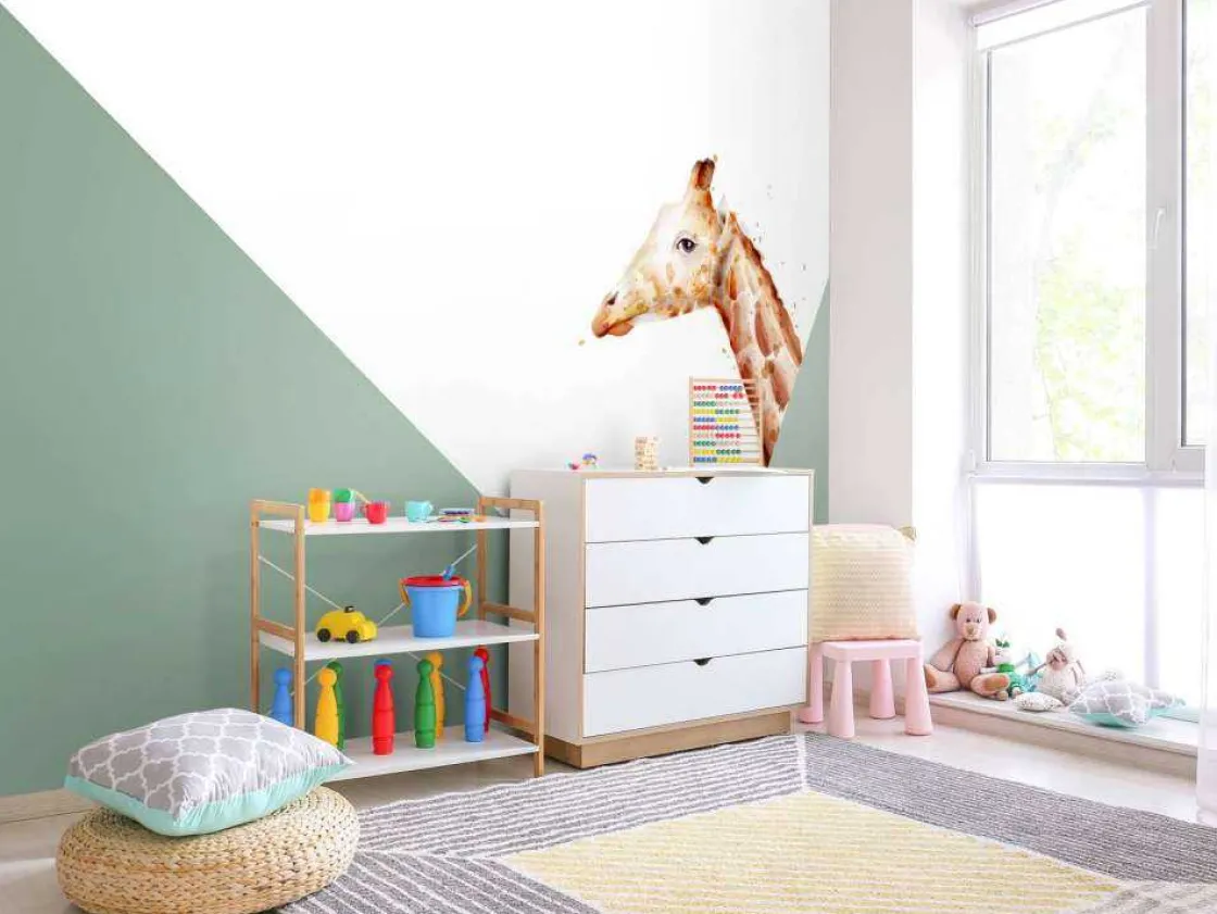 groene_driehoeken_met_gir_1.webp Discount Groene driehoeken met giraffe Kinderkamer | Dieren