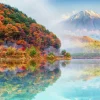 Best Helder blauw meer met een vulkaan op de achtergrond fotobehang Bloemen