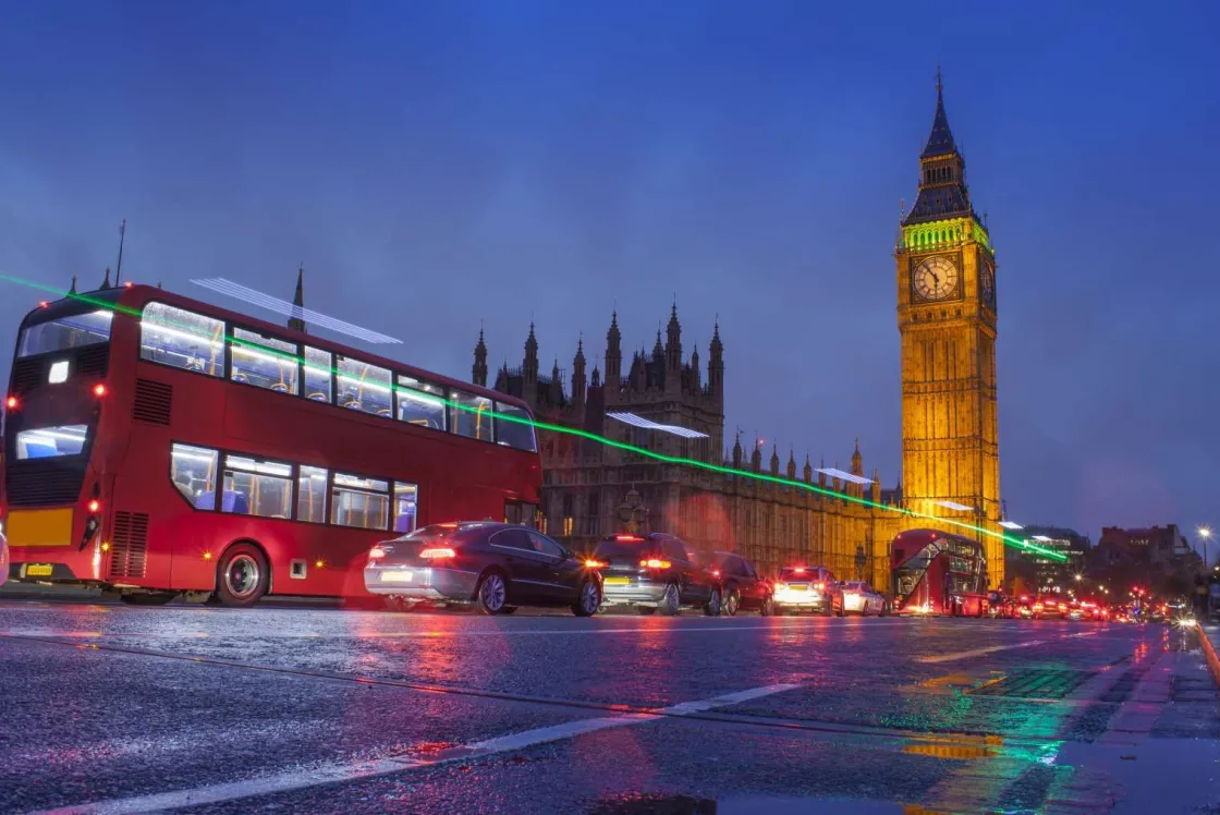 het_londens_verkeer_in_de_0.webp Discount Het Londens verkeer in de avond fotobehang Transport | Architectuur