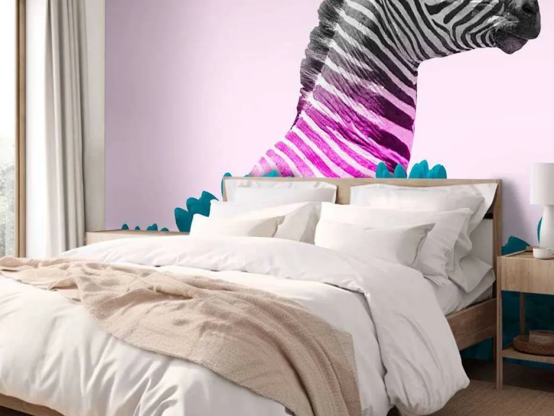 kruising_van_een_zebra_en_1.webp Discount Kruising van een zebra en eenhoorn met blauw-paarse bloemen fotobehang Dieren | Bloemen