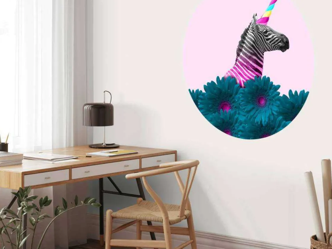 kruising_van_een_zebra_en_5.webp Discount Kruising van een zebra en eenhoorn met blauw-paarse bloemen fotobehang Dieren | Bloemen