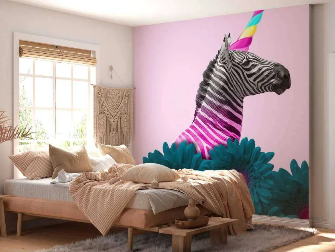 kruising_van_een_zebra_en_9.webp Discount Kruising van een zebra en eenhoorn met blauw-paarse bloemen fotobehang Dieren | Bloemen