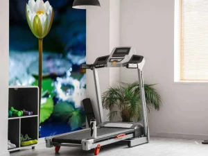 Online Lotusbloem in opkomend zonlicht fotobehang Bloemen