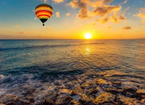 Clearance Luchtballon boven zee bij zonsondergang fotobehang Transport
