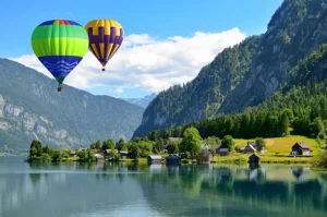 Best Luchtballonnen tussen de bergen fotobehang Transport