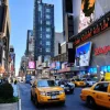 Online Midden in New York City fotobehang Architectuur