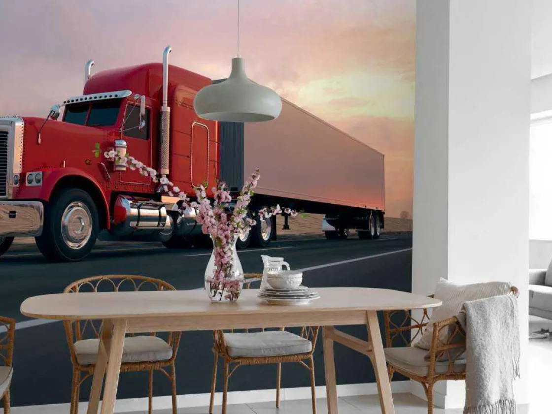rode_amerikaanse_vrachtwa_3.webp Outlet Rode Amerikaanse vrachtwagen bij zonsondergang fotobehang Tienerkamer | Kinderkamer