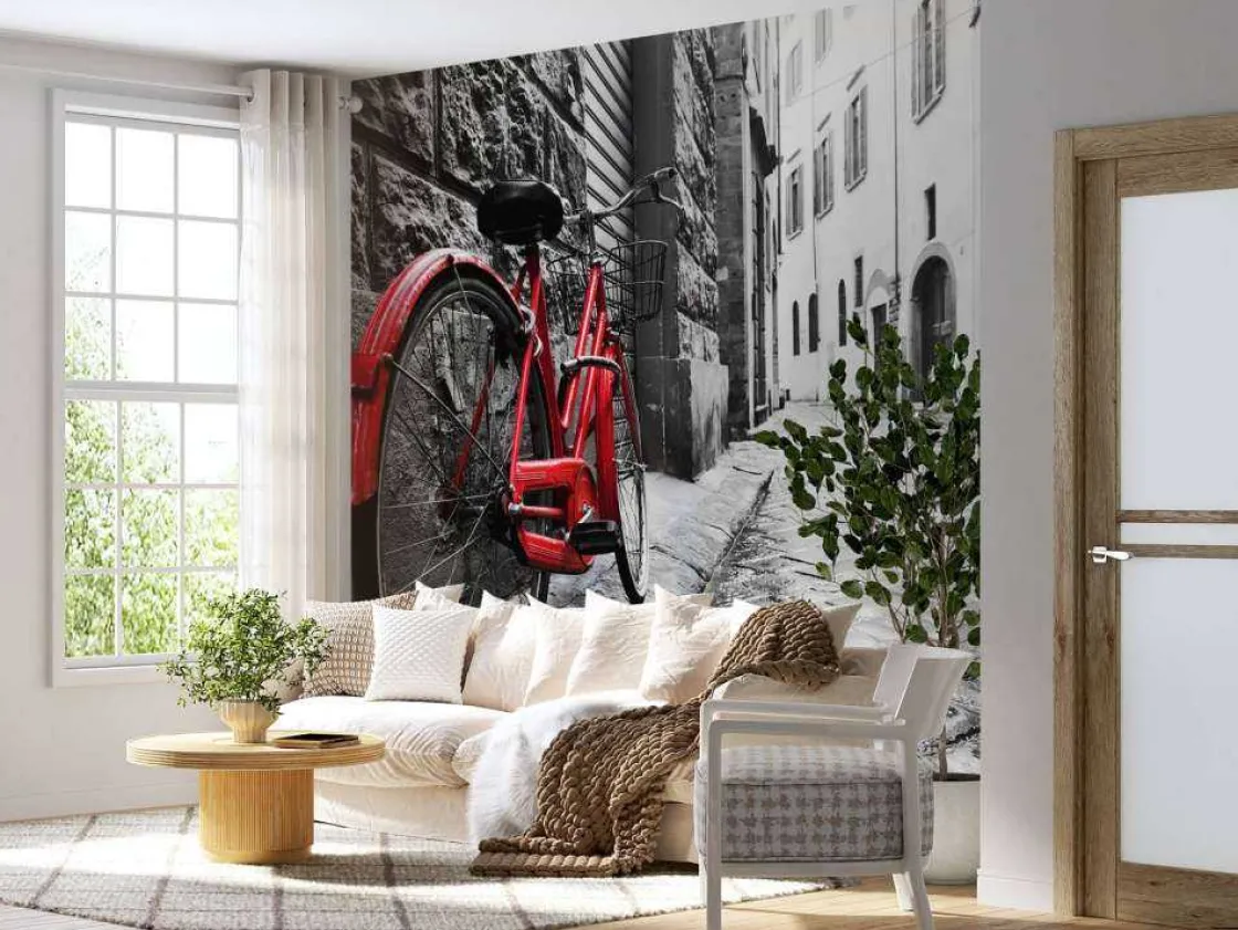 rode_fiets_in_een_zwartwi_2.webp New Rode fiets in een zwart-witte straat fotobehang Transport | Architectuur