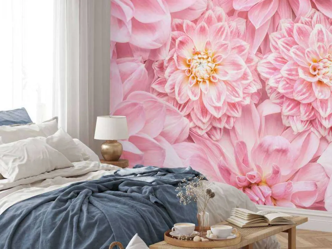 roze_bloemen_met_een_gele_1.webp Clearance Roze bloemen met een gele kern fotobehang Tienerkamer | Bloemen