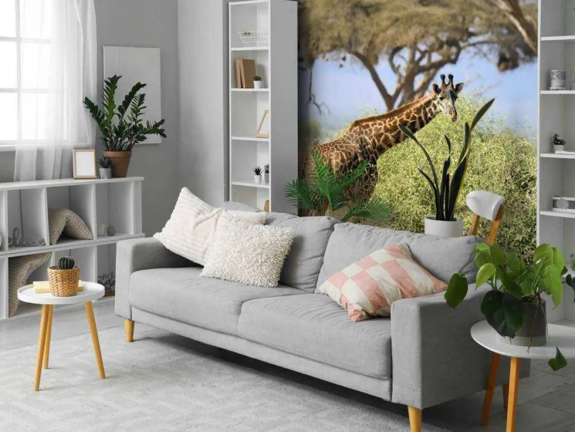 schattige_giraffe_tussen__10.webp Best Schattige Giraffe tussen struiken fotobehang Dieren | Bloemen