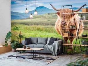 New Schotse Hooglander in een berglandschap fotobehang Dieren