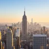 Online Skyline van New York bij zonsopkomst fotobehang Architectuur
