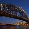 Clearance Sydney Harbour Bridge in de avond fotobehang Architectuur