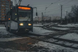 Online Tram in de winter fotobehang Transport