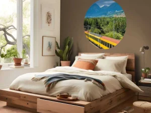 Online Trein door een bos in Slowakije fotobehang Transport