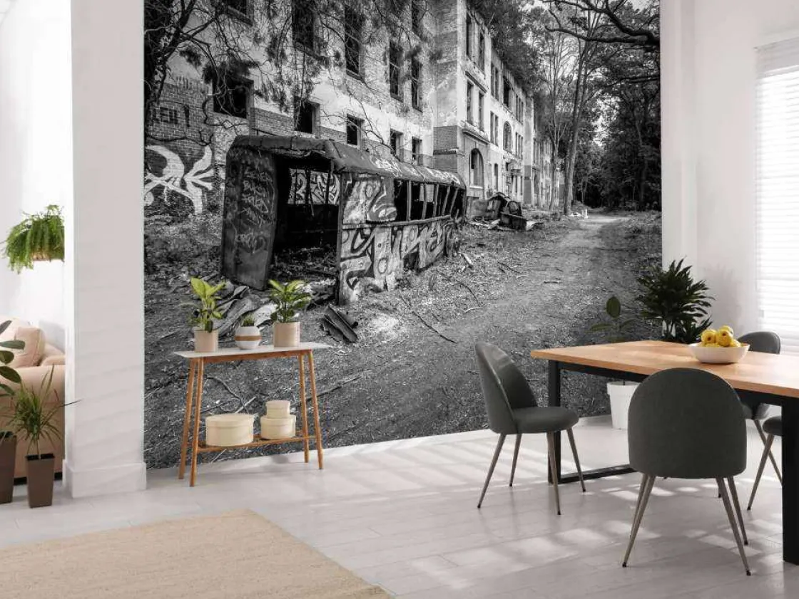 verlaten_dorpje_met_graff_3.webp Discount Verlaten dorpje met graffiti fotobehang Tienerkamer | Kunst & Design