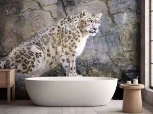Discount Volwassen sneeuwluipaard op een rots fotobehang Dieren