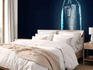 Discount Zwarte bokszak met een blauwe achtergrond fotobehang Sport