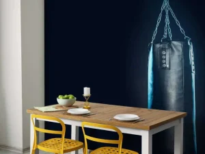 Discount Zwarte bokszak met een blauwe achtergrond fotobehang Sport